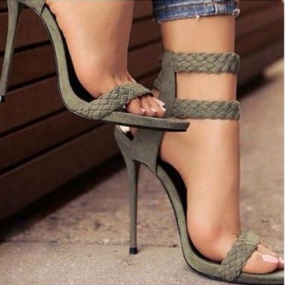 Lola shoetique heels 👠